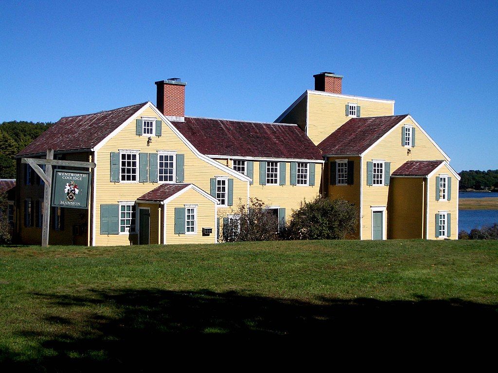 Exterior view of Wentworth-Coolidge Mansion