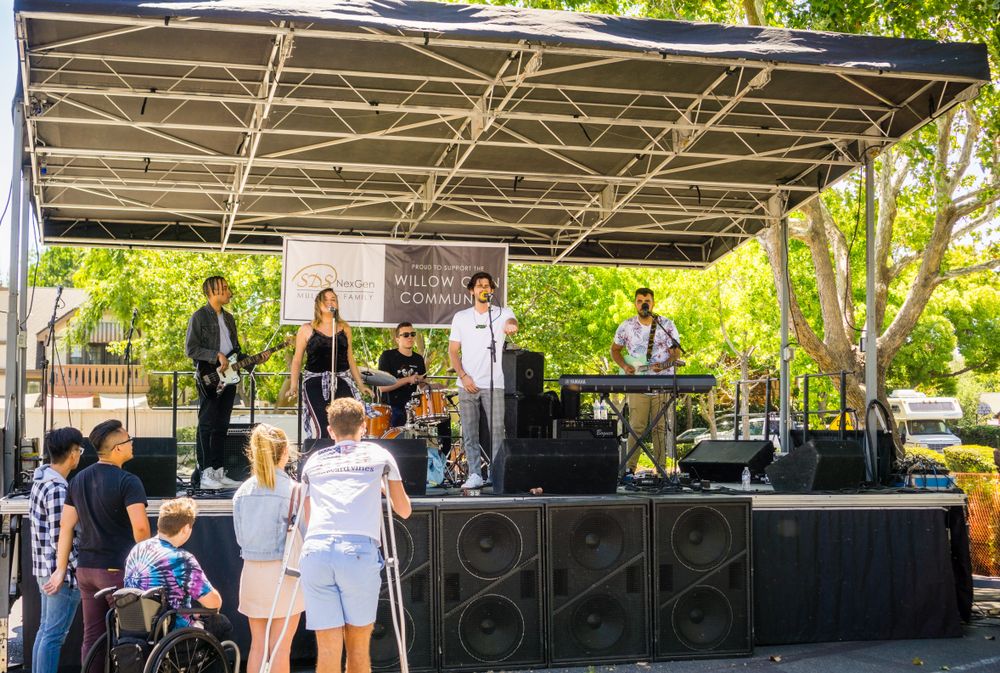 A local band performing at Willow Glen