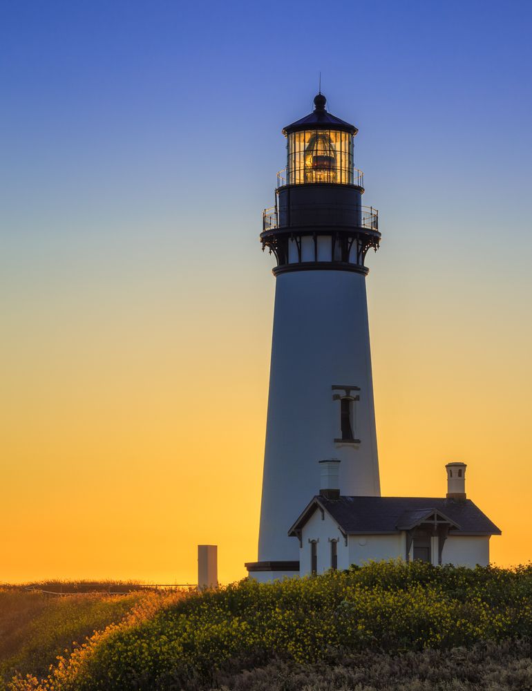 Closer view of the Yaquina Head Lighthouse