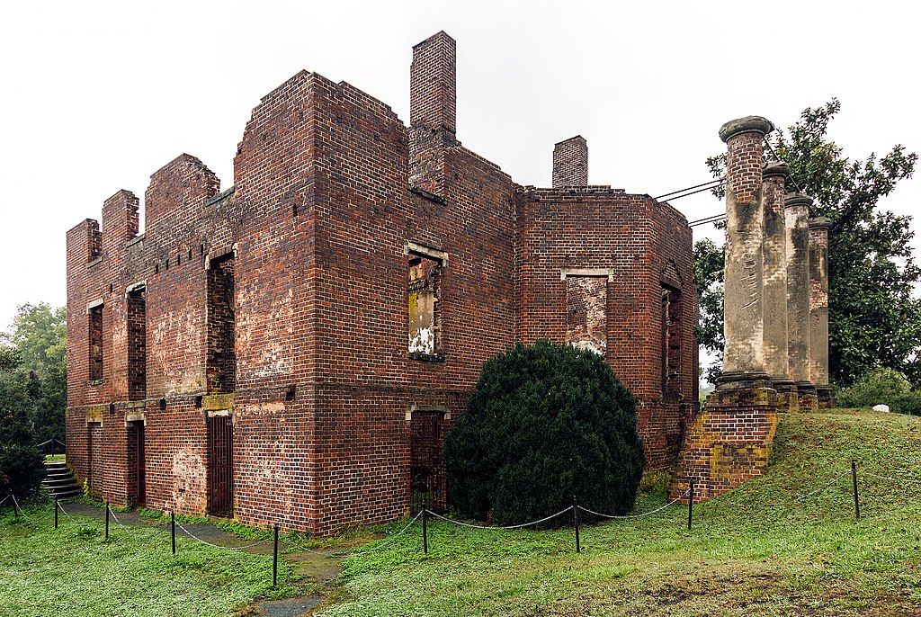 Daytime view of the Barboursville Ruins