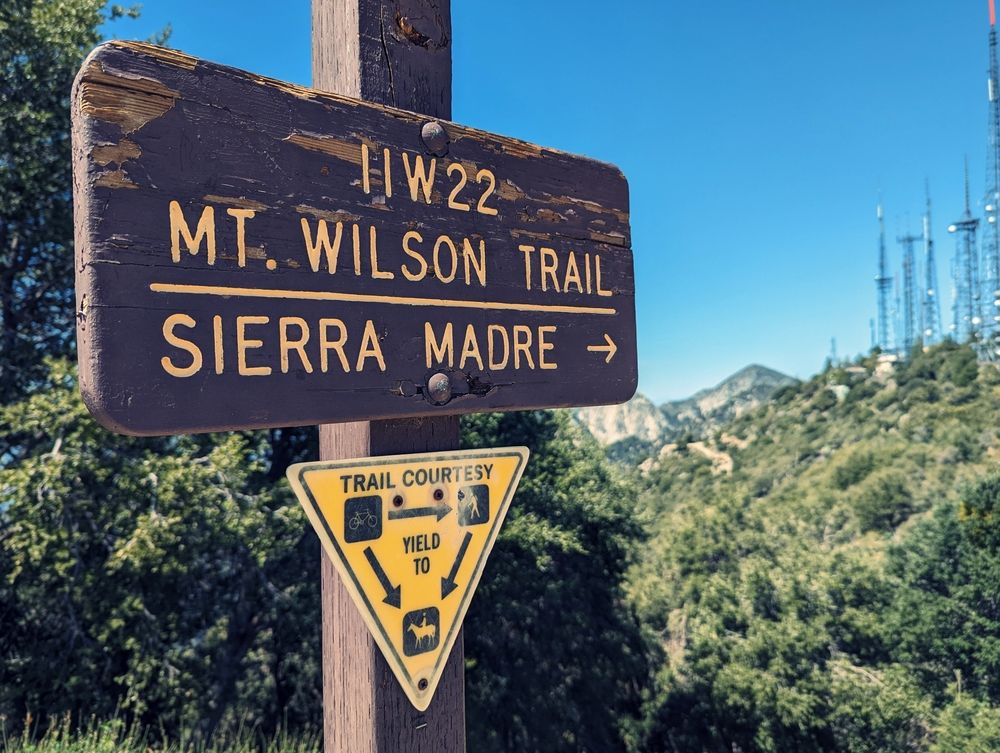 Trail sign of Mount Wilson