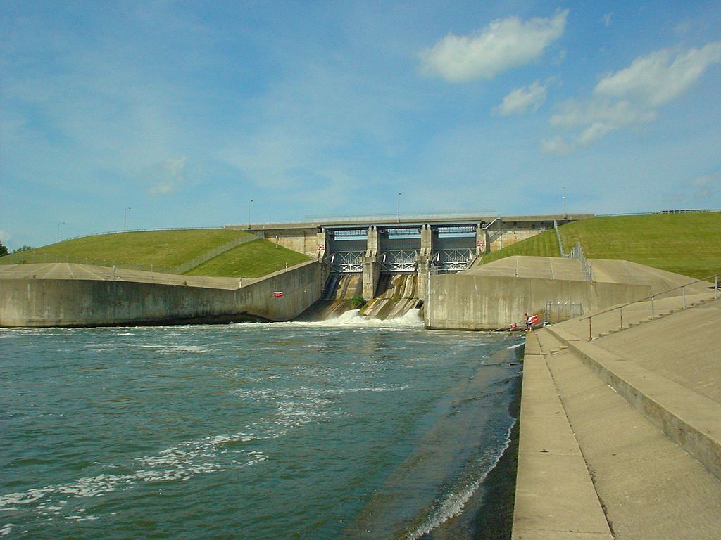 Daytime view of Lake Shelbyville's dam