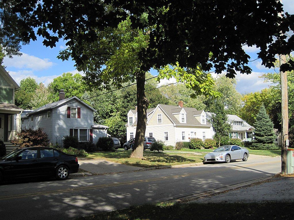 The street of Naperville Historic District