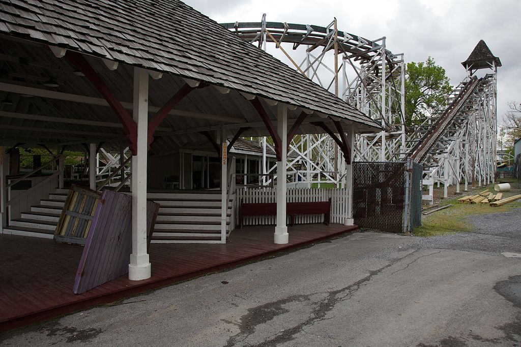 The entrance and tracks of Leap the Dips rollercoaster