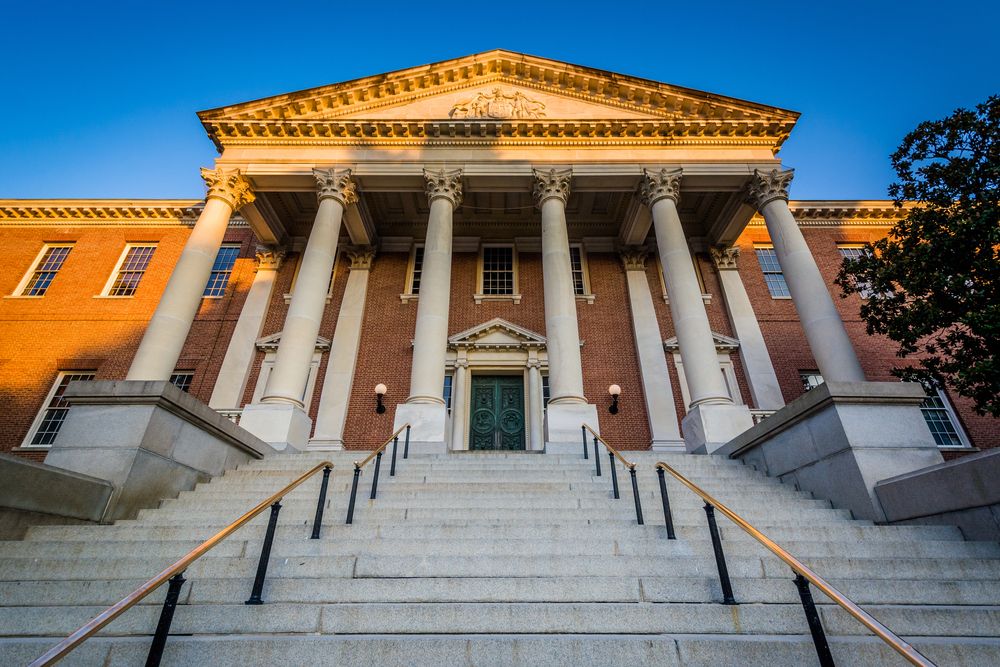 Steps leading to the entrance door of Maryland State House