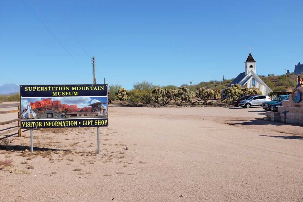 Name sign of Superstition Mountain Museum