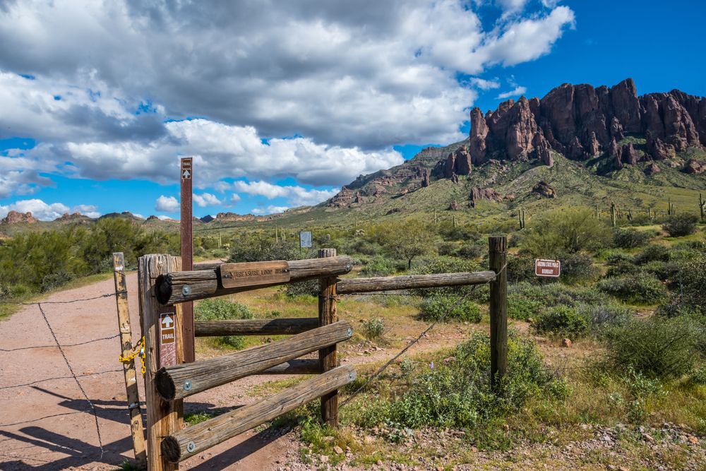 Sunny landscape of Treasure Loop Trail