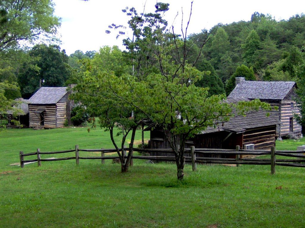 Log cabins in Marble Springs