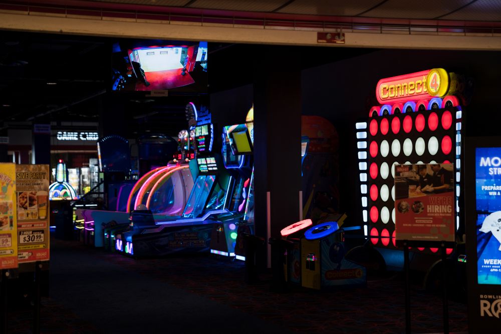 Arcade in Great Lakes Crossing Outlets