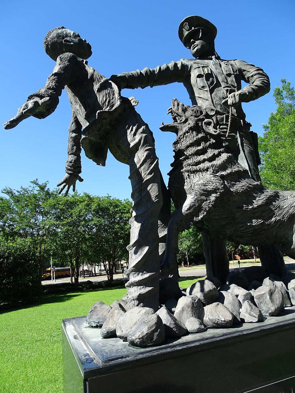 Police man and a protester statue at Kelly Ingram Park