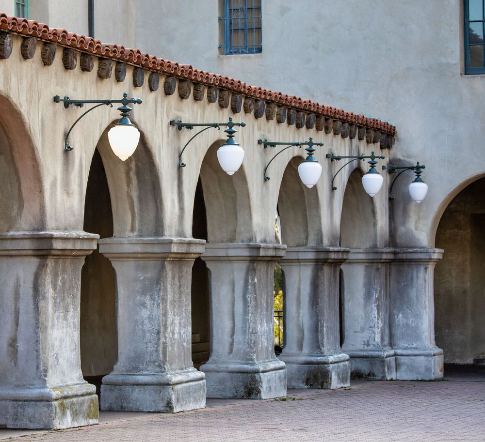 Archways and lamp lights outside Museum of Us