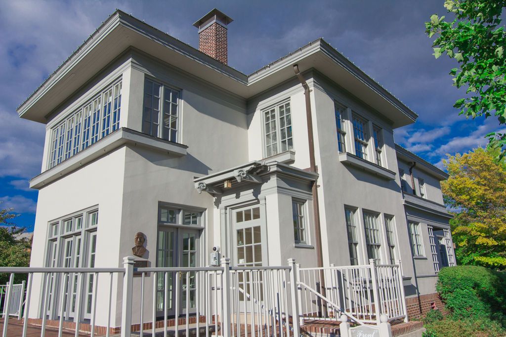 Closer view of W.K. Kellogg House's exterior