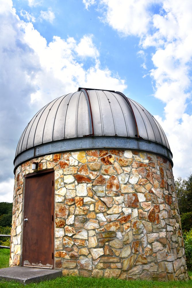 Building of Bays Mountain Park and Planetarium
