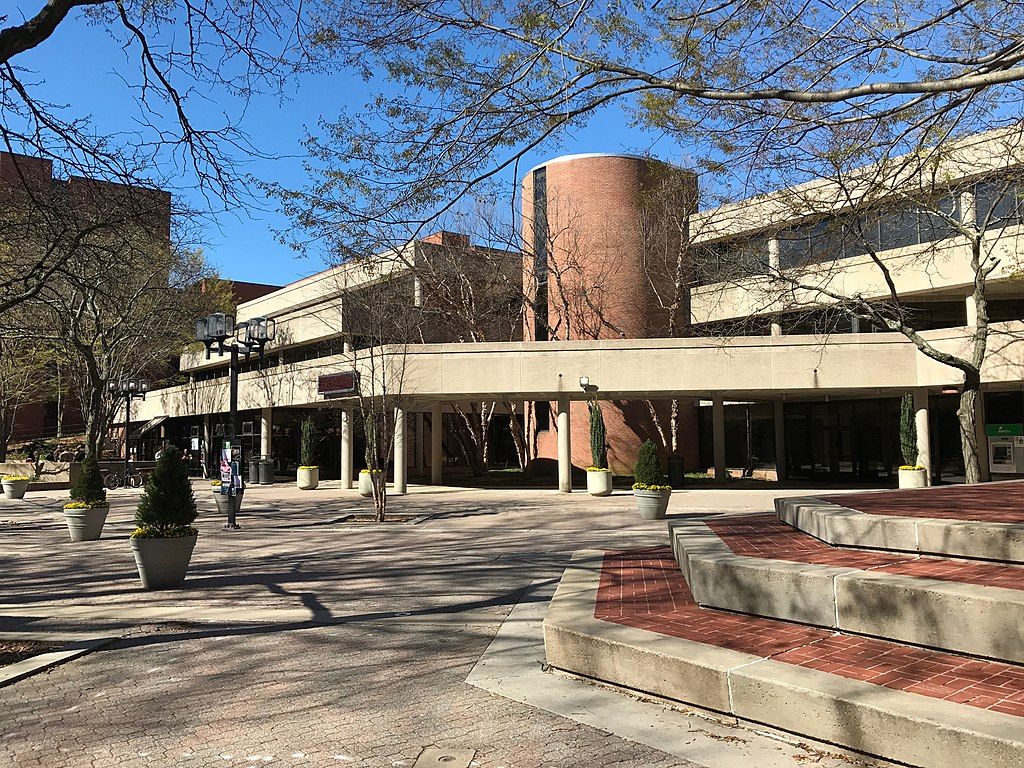 The grounds of University of Maryland, Baltimore
