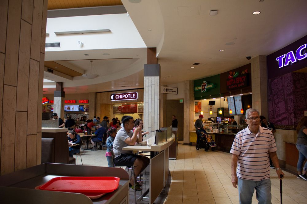 Foodcourt in Brea Mall