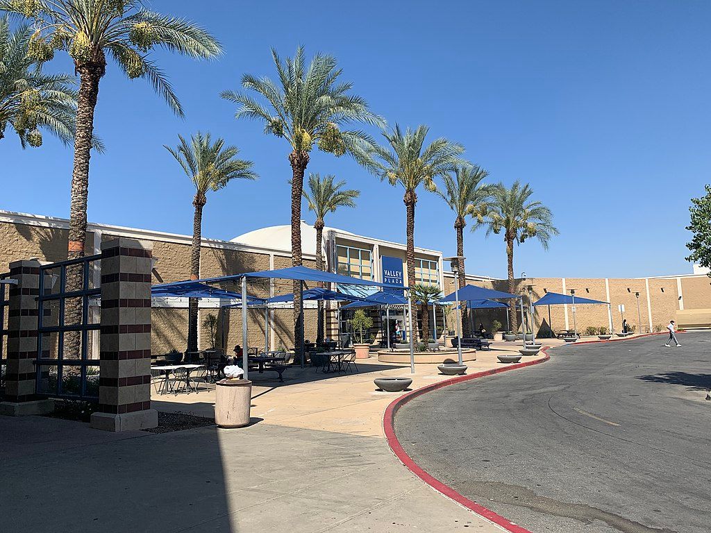 Exterior of Valley Plaza Mall