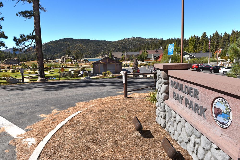 Welcome sign of Boulder Bay Park