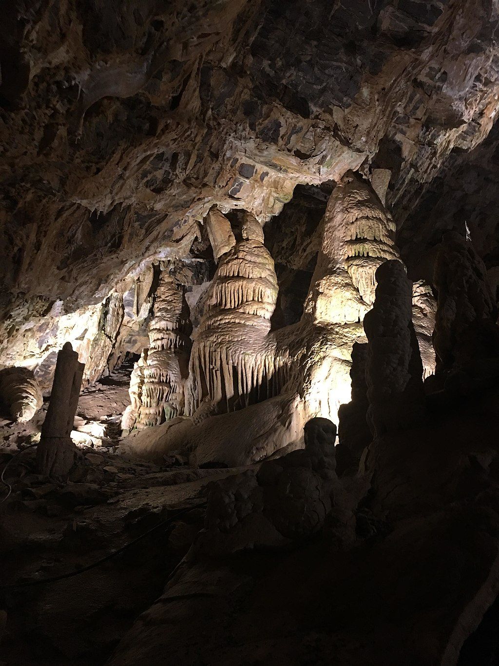Rock formations in Minnetonka Cave