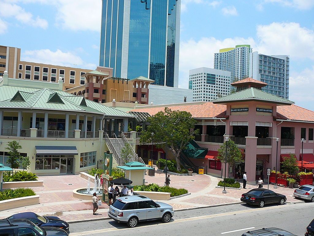 Shops at Mary Brickell Village