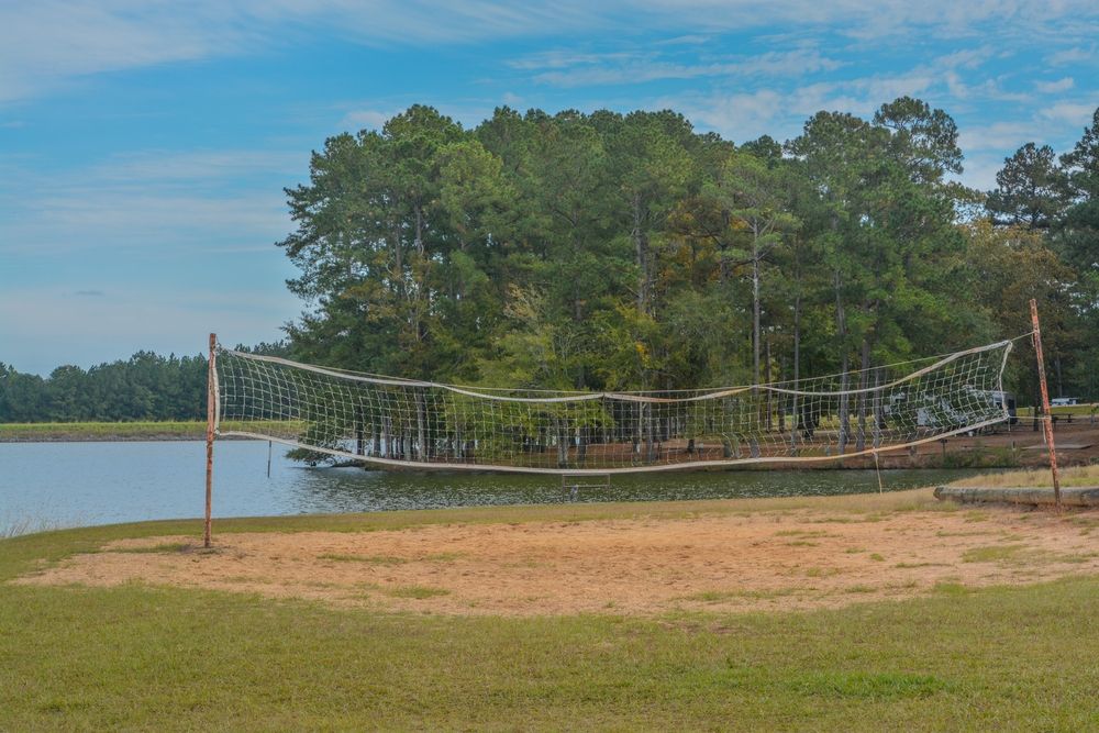 A volleyball net at Lake Lincoln State Park