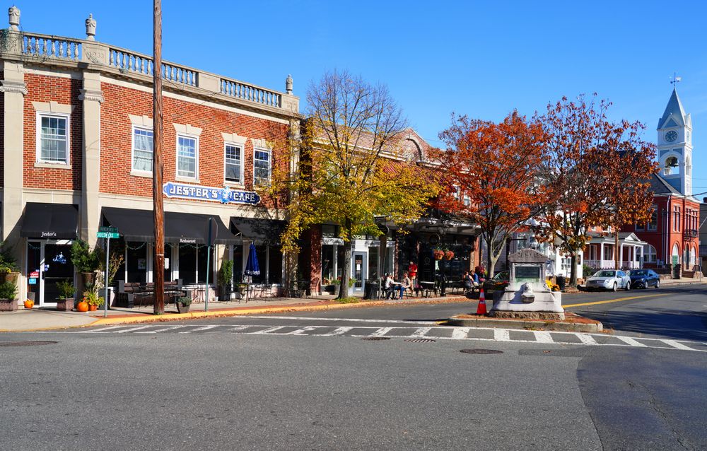 The road of Historic Downtown Bordentown