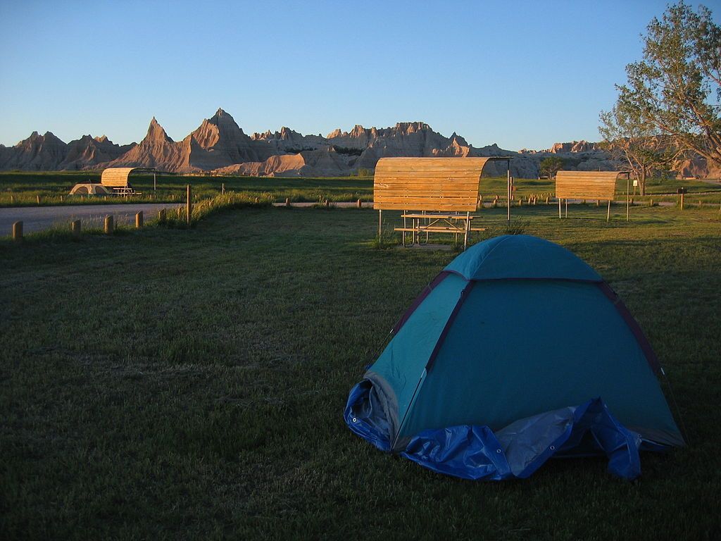 A small tent on Cedar Pass Campground