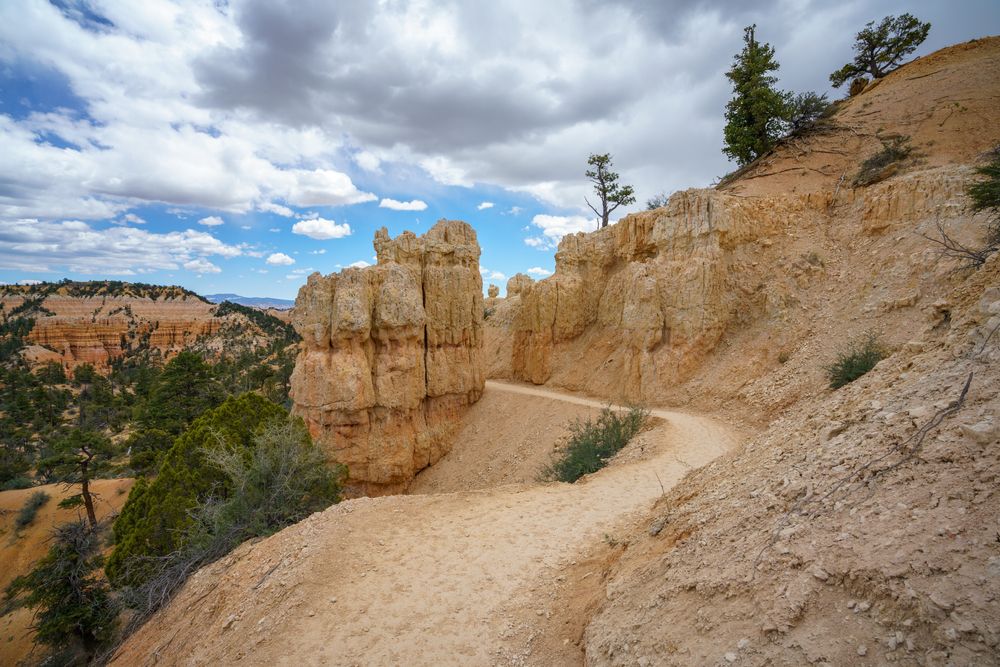 Hiking trail of Fairyland Loop