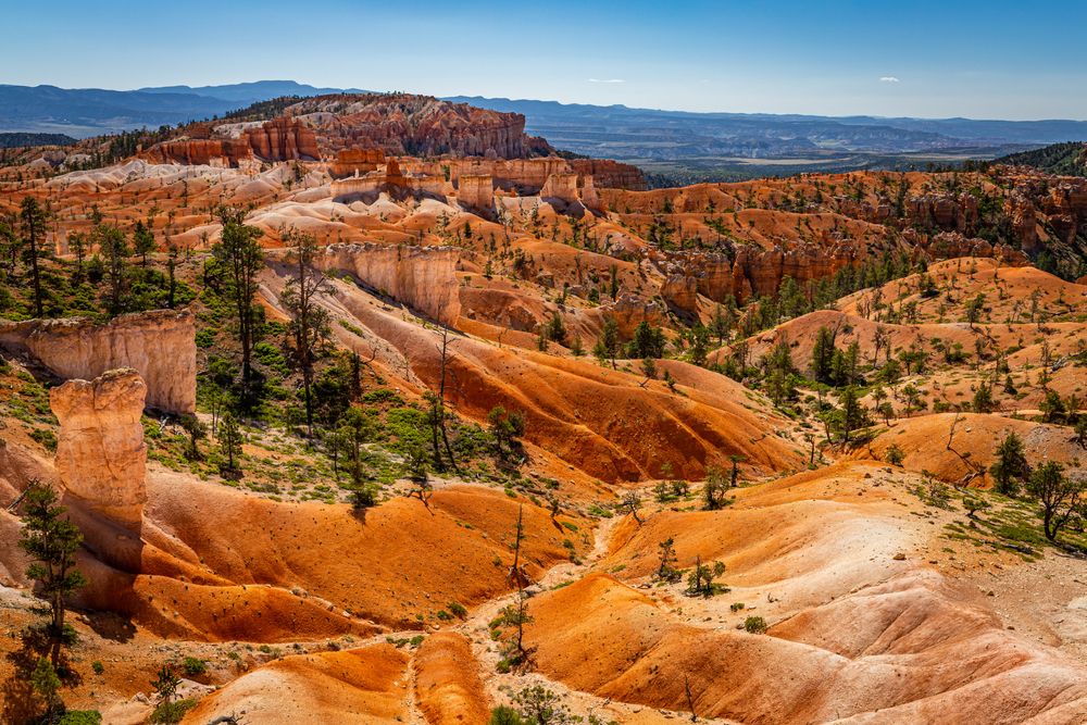Scenic view of the Queen’s Garden and Navajo Loop