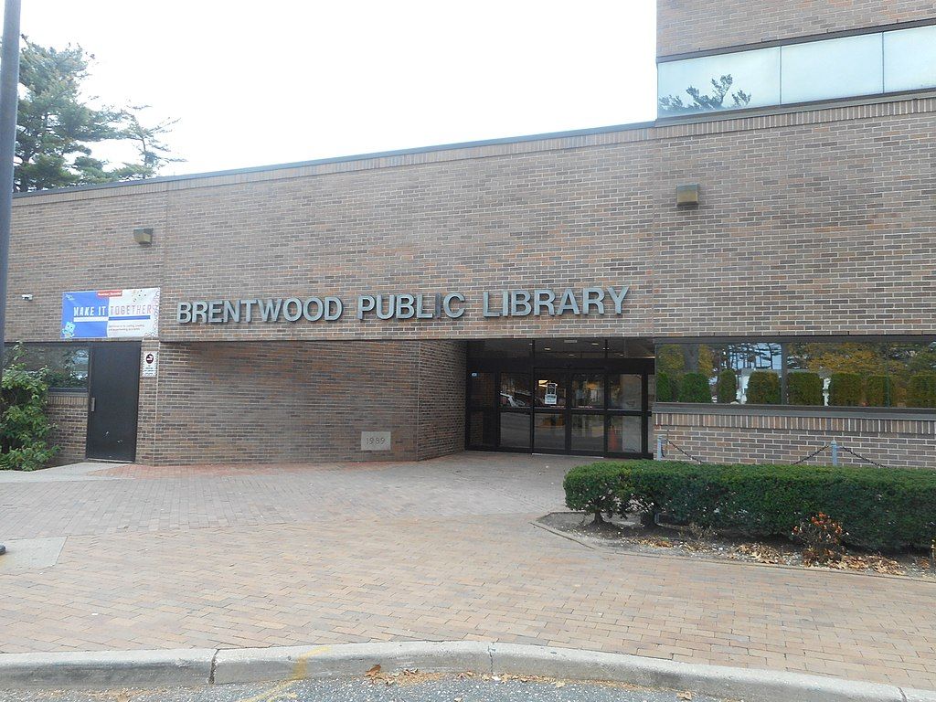 Exterior of Brentwood Public Library