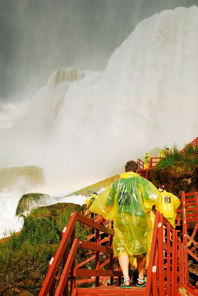 A person climbing up to Niagara Falls State Park