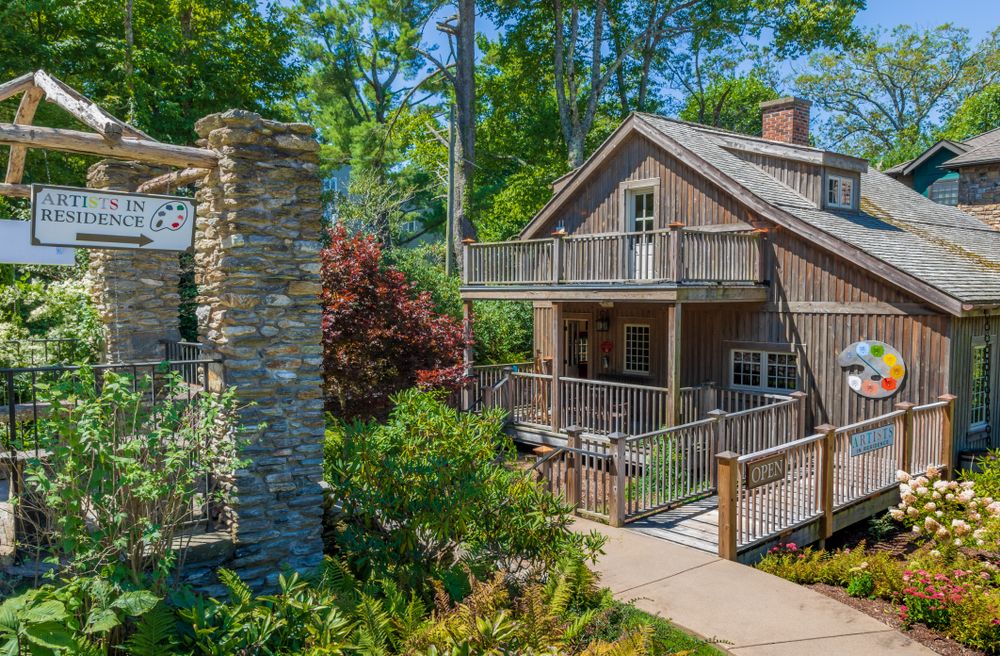 Exterior of Edgewood Cottage