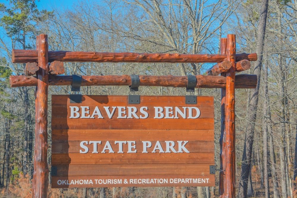 Welcome sign of Beavers Bend State Park
