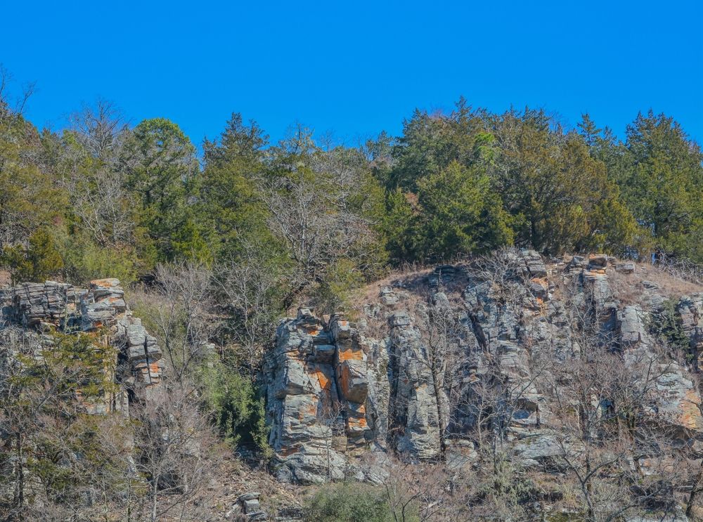 A cliff at Beavers Bend State Park