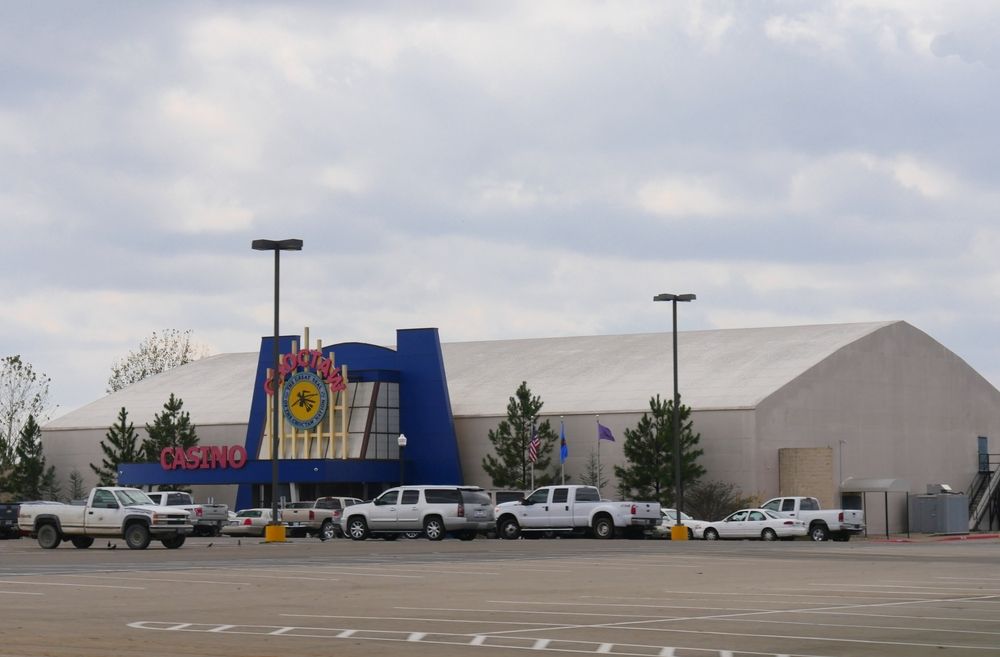 Exterior and parking lot of Choctaw Casino Broken Bow