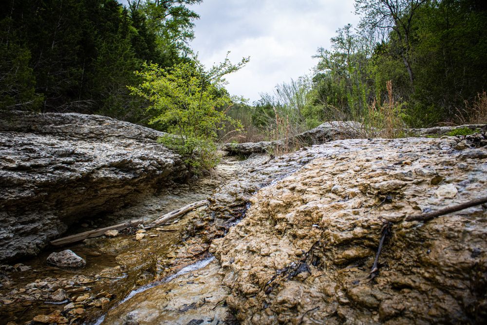 Rock formations at Chalk Ridge Falls Park