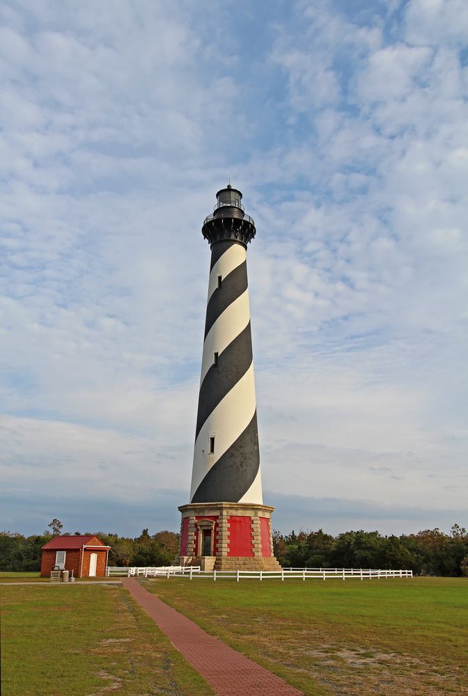 Scenic view of the tall Cape Hatteras Lighthouse