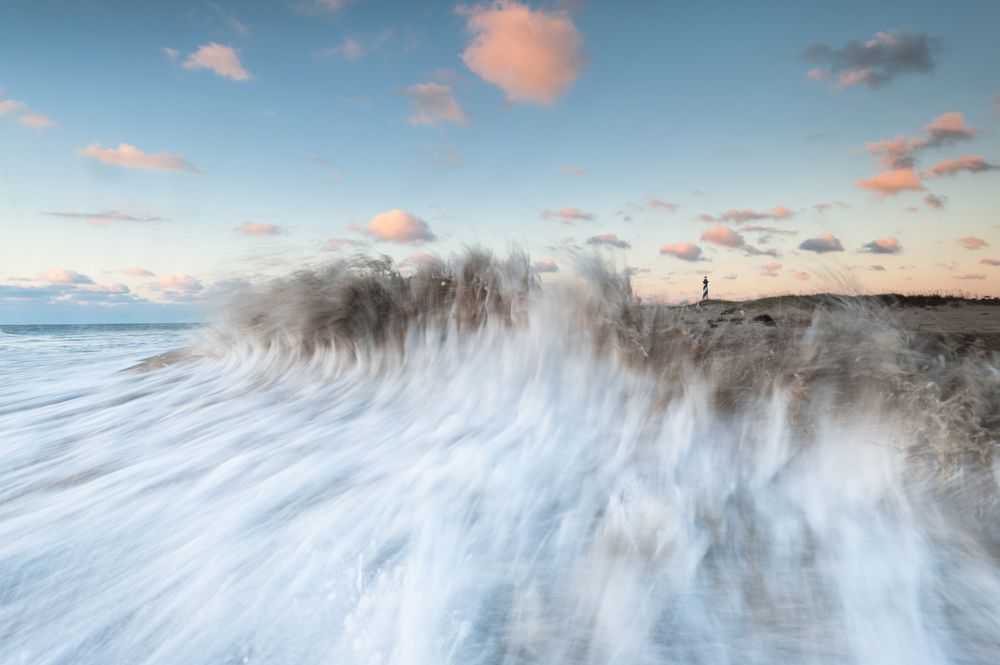 Big waves of Old Lighthouse Beach