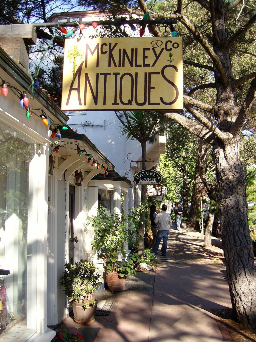 Antique store at Ocean Avenue