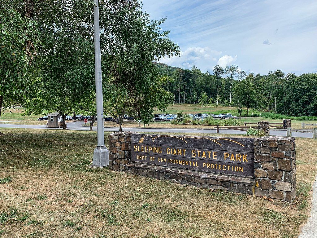 Welcome sign of Sleeping Giant State Park