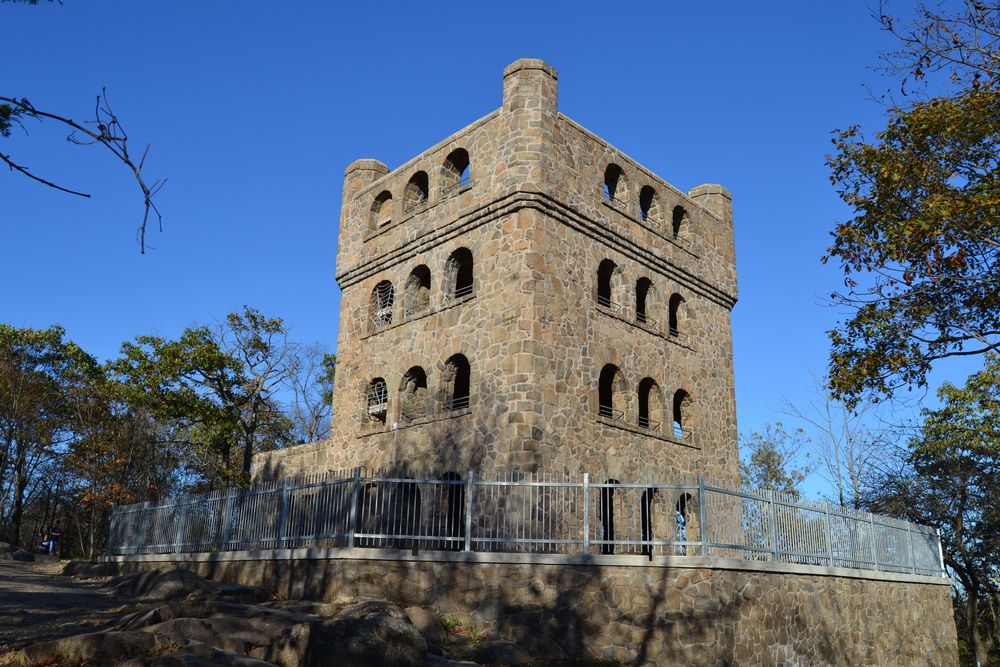 The tower of Sleeping Giant State Park