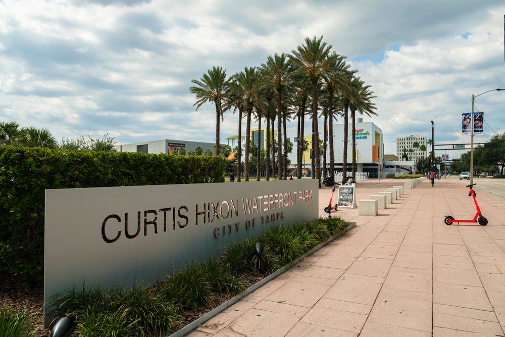 Welcome sign of Curtis Hixon Waterfront Park