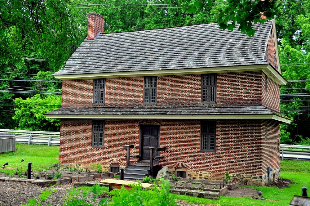 Exterior of Barns-Brinton House
