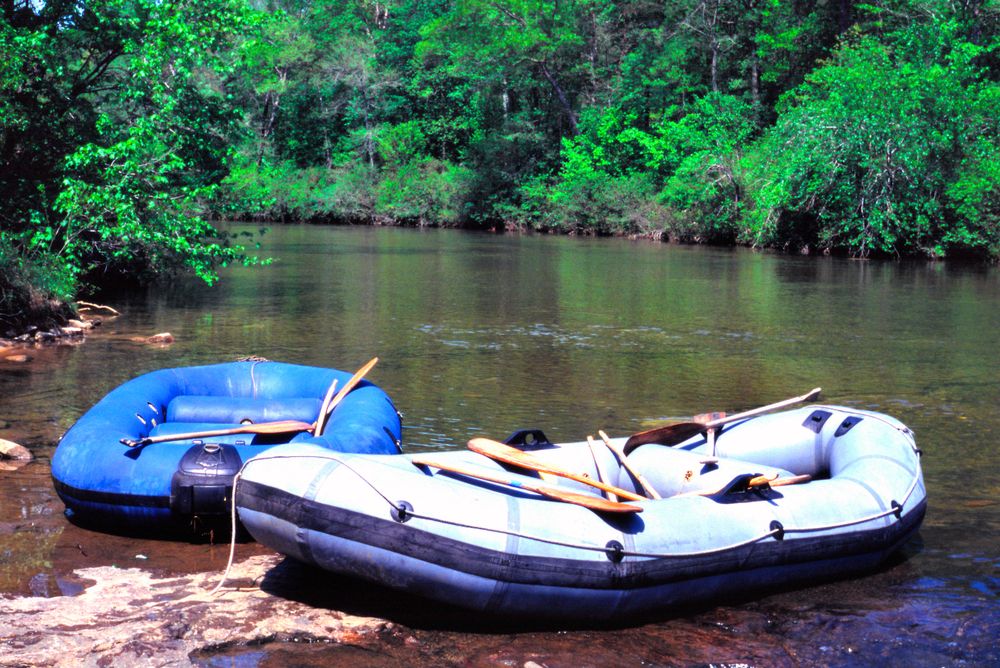 Boats on the shore of Little River Canyon National Preserve