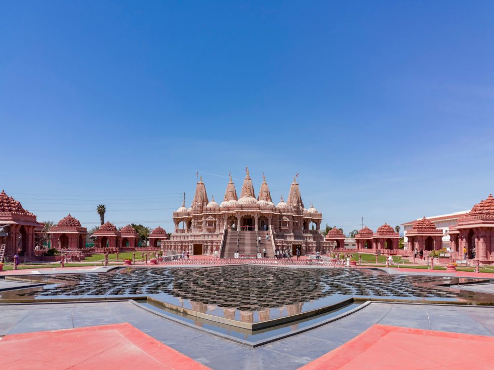 Exterior view of the BAPS Shri Swaminarayan Mandir.