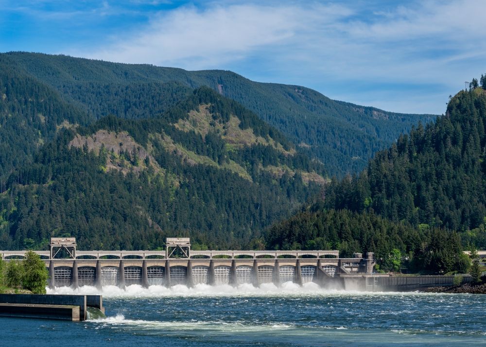 Daytime view of Bonneville Dam