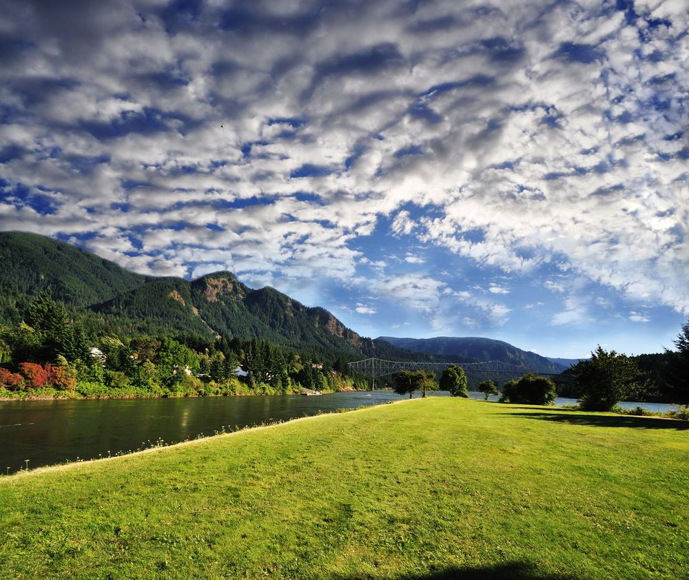 The grounds of Cascade Locks Marine Park
