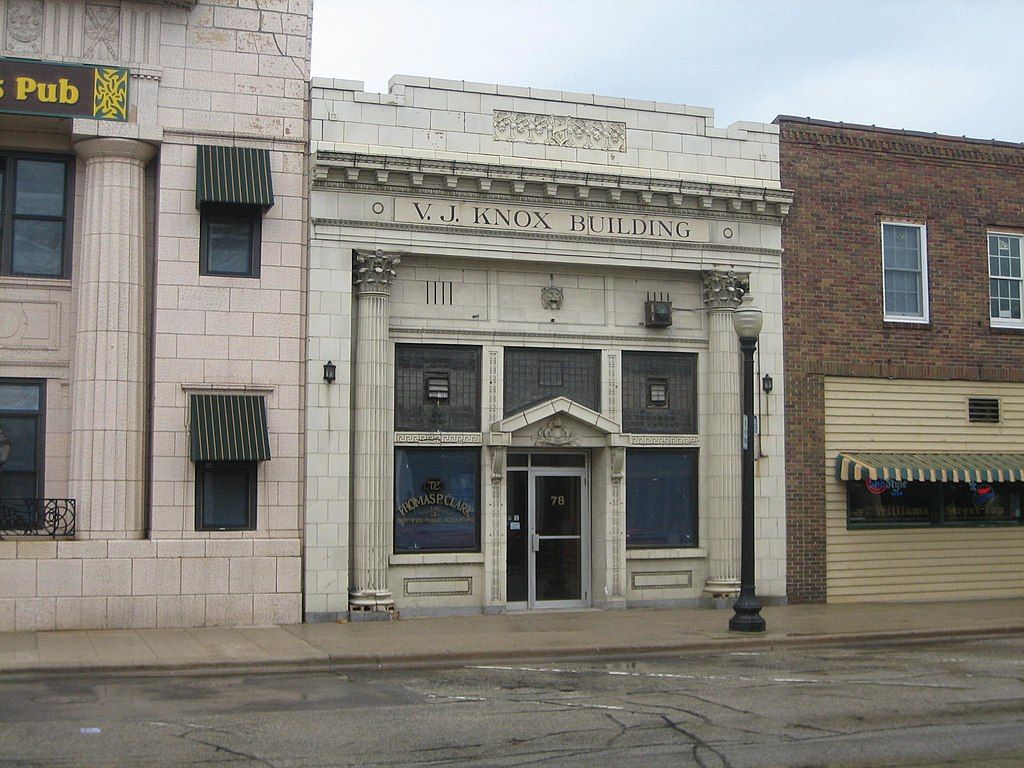 Knox builiding at Downtown Crystal Lake
