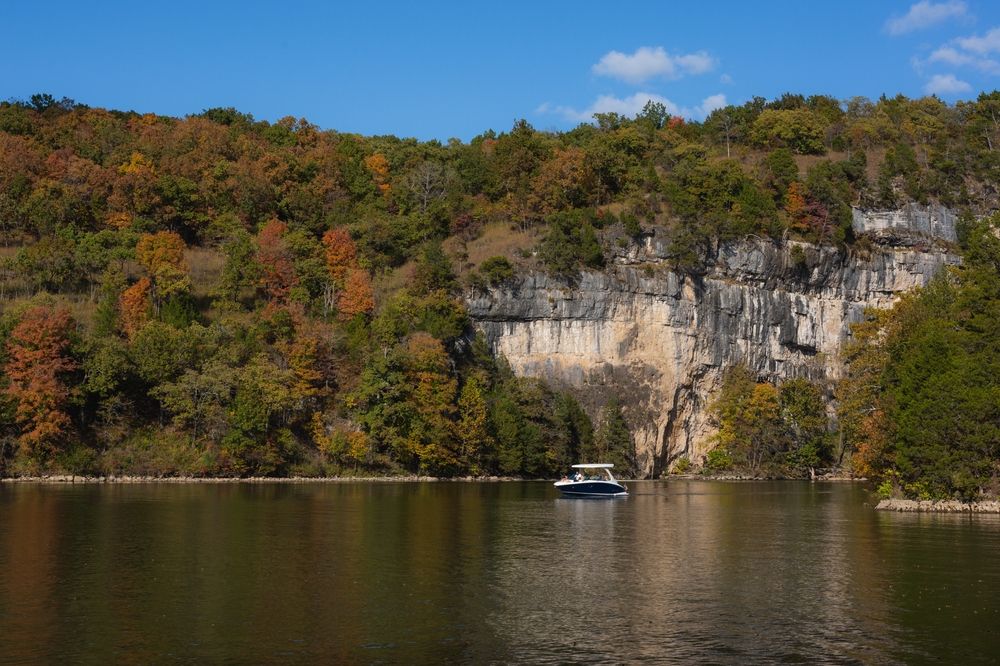 A boat on the waters of Ha Ha Tonka State Park