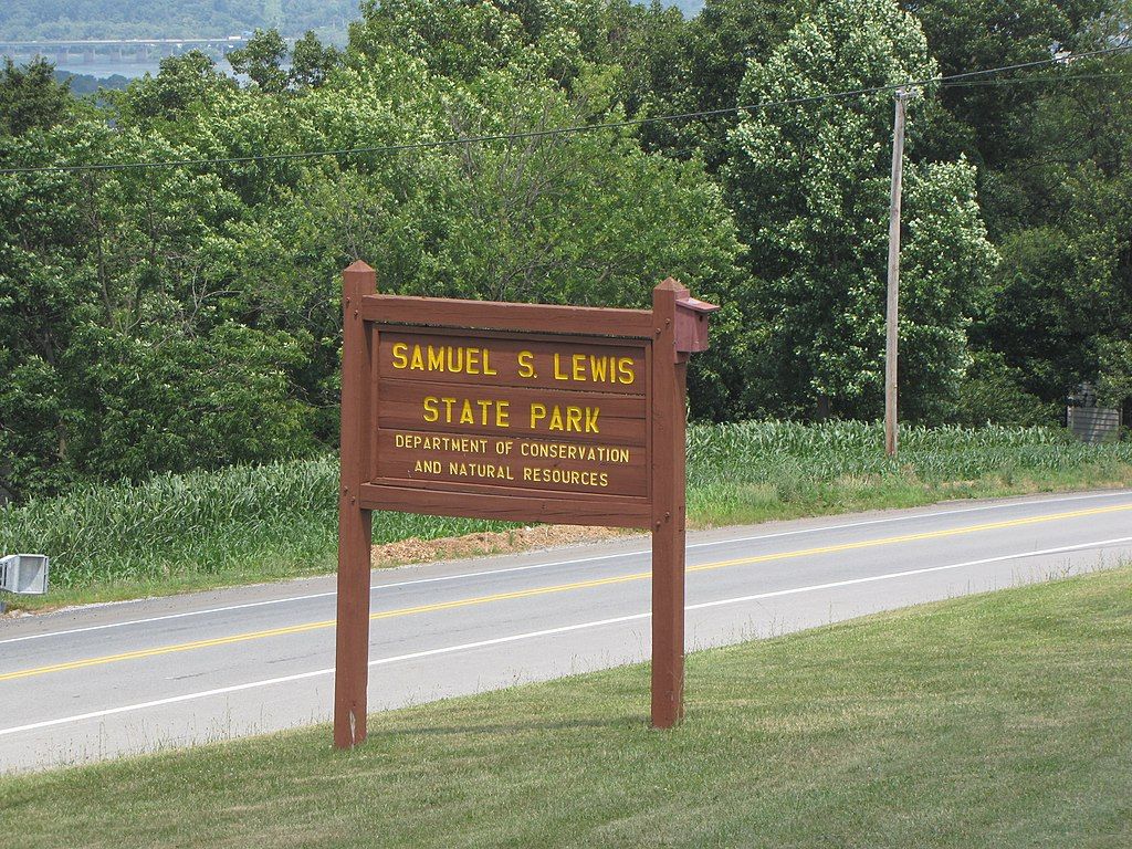Welcome sign of Samuel S Lewis State Park