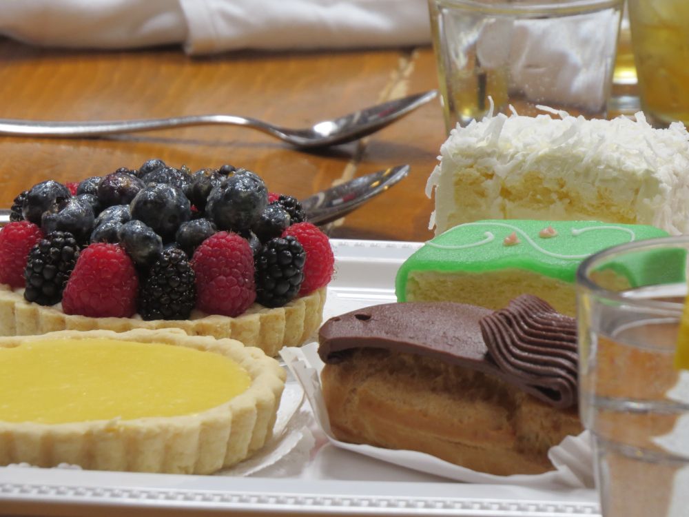 Costeaux French Bakery's Cakes